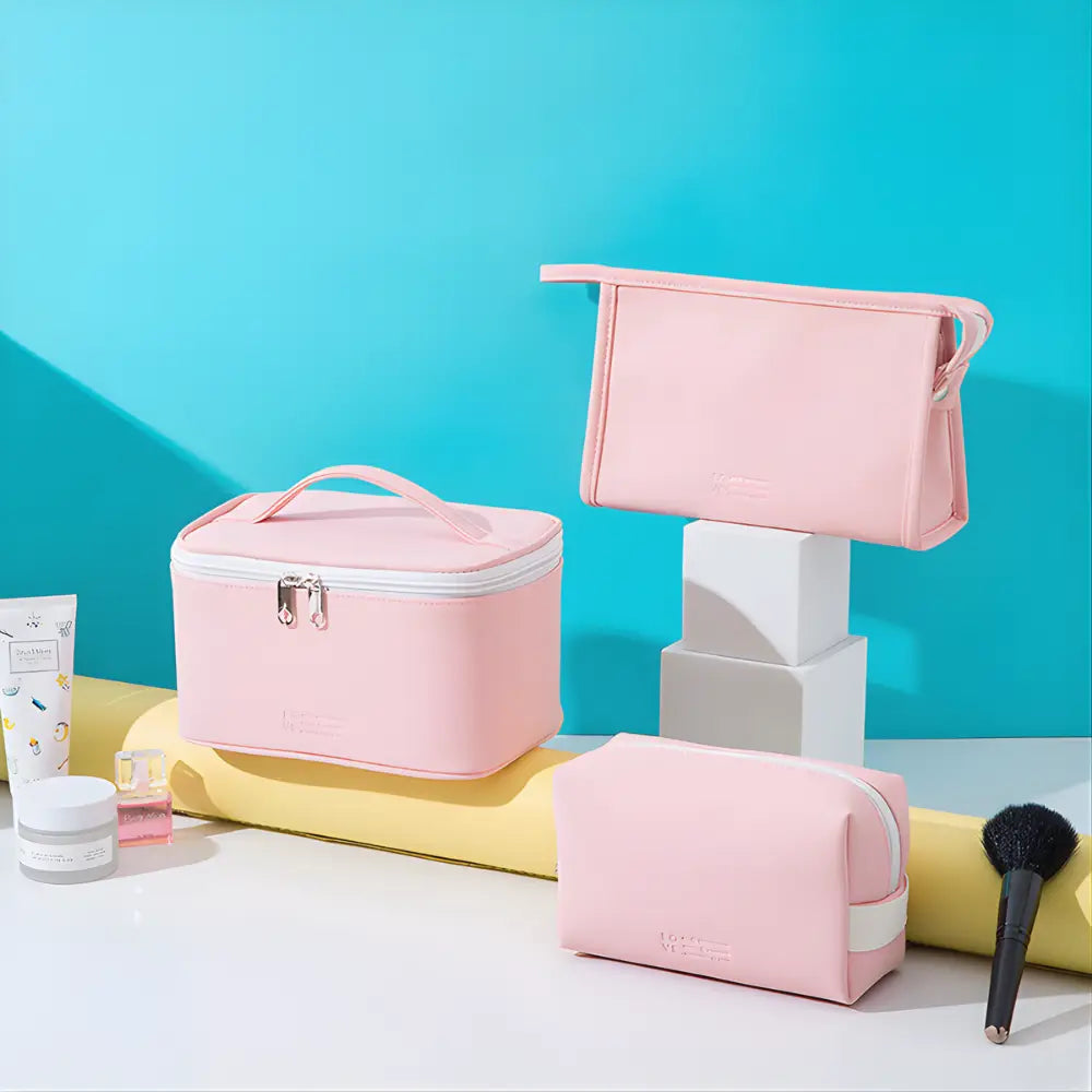 kit trousse de toilette voyage avion rose design