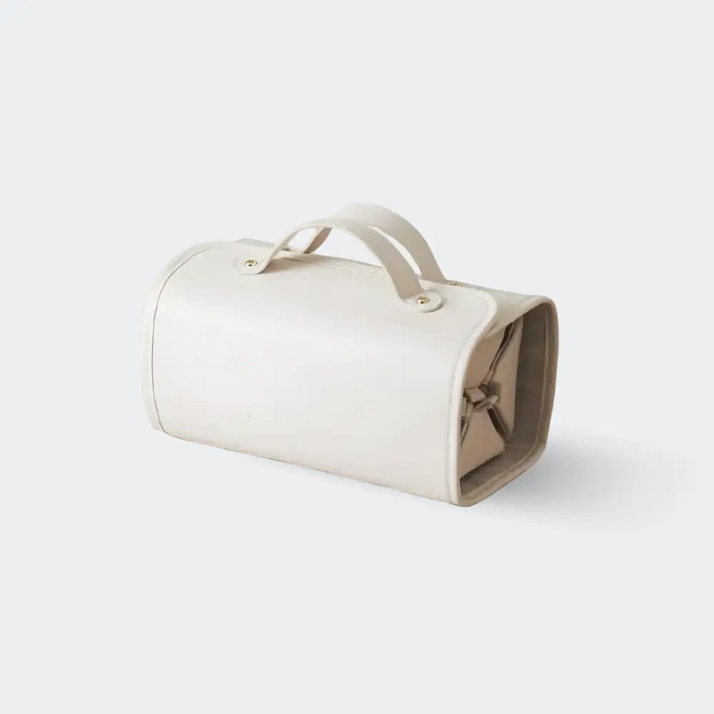 trousse de toilette femme cuir blanc fond blanc