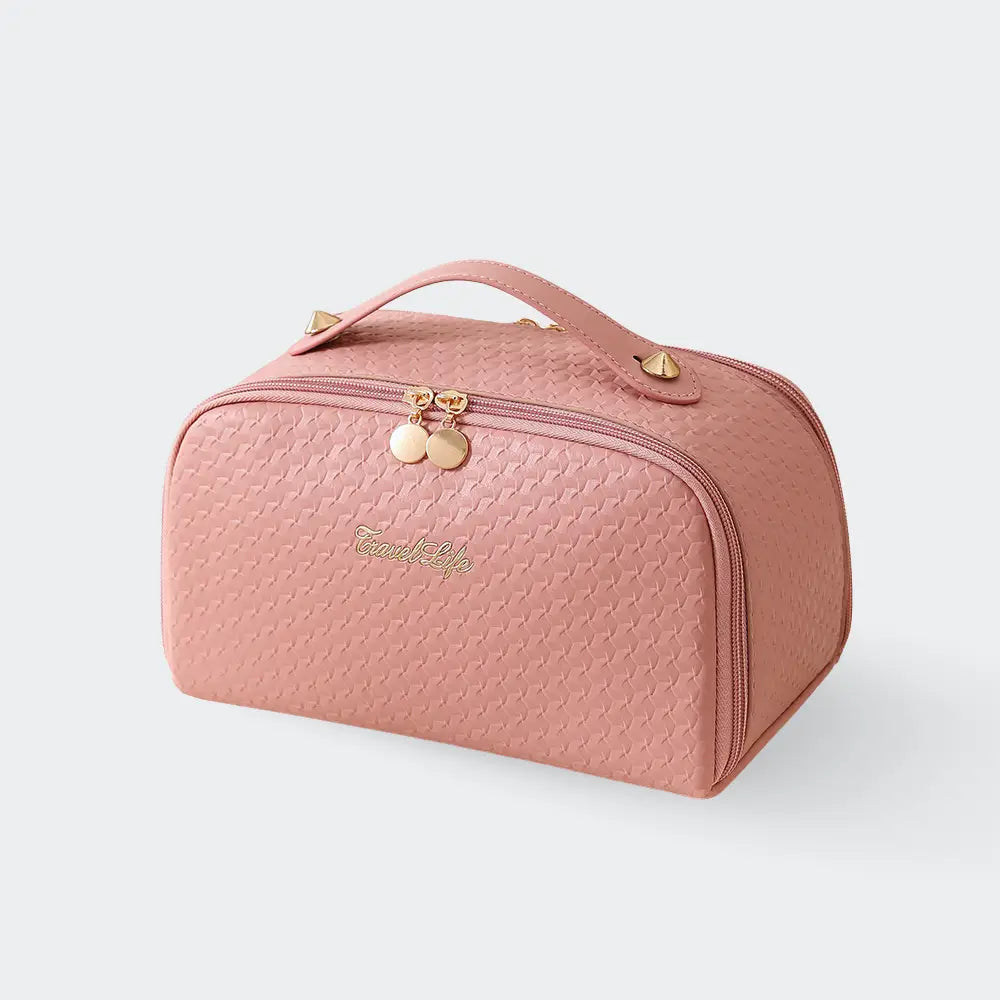 trousse de toilette femme luxe rose fond blanc